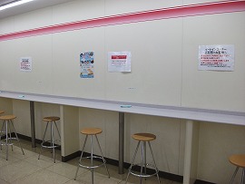 人気コンビニイートインコーナー